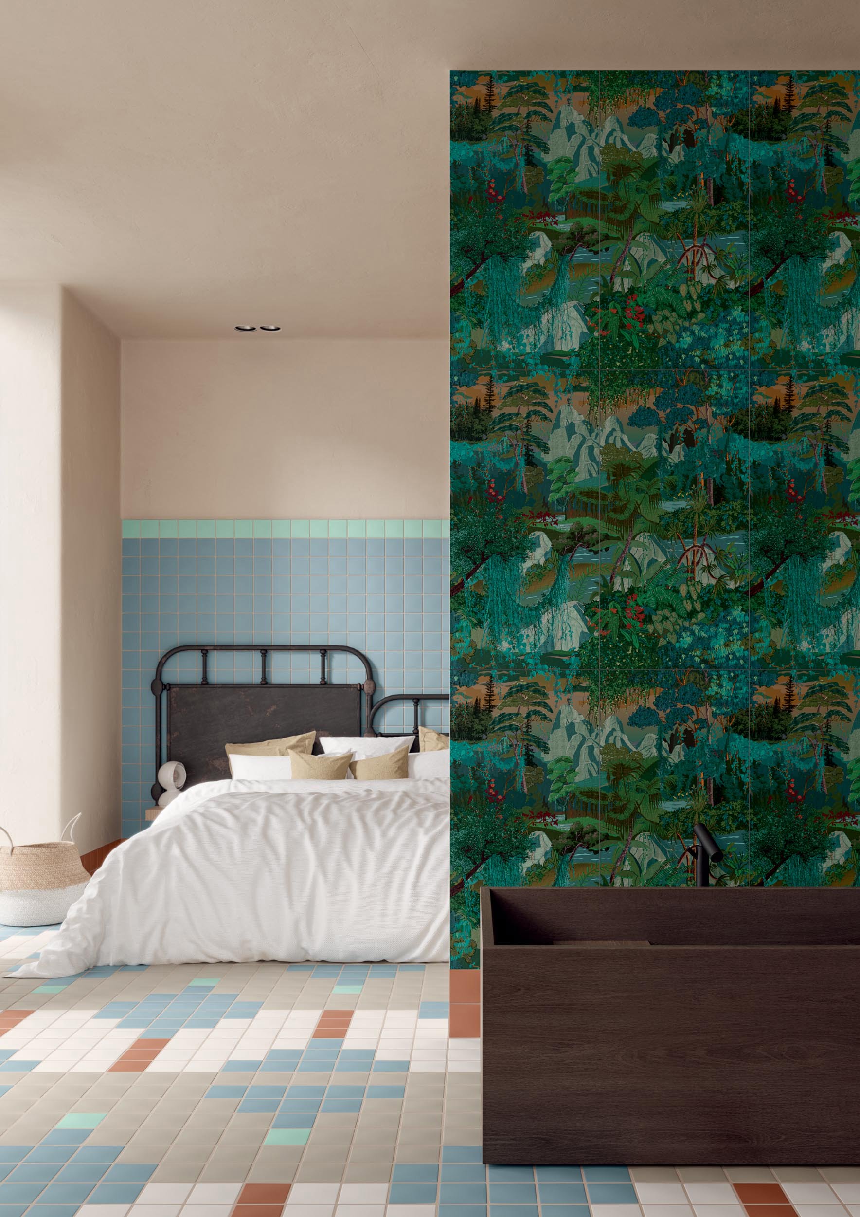 Sypialnia z jedną ścianą wyłożoną dekoracyjnymi płytkami z roślinnymi wzorami i dużym łóżkiem