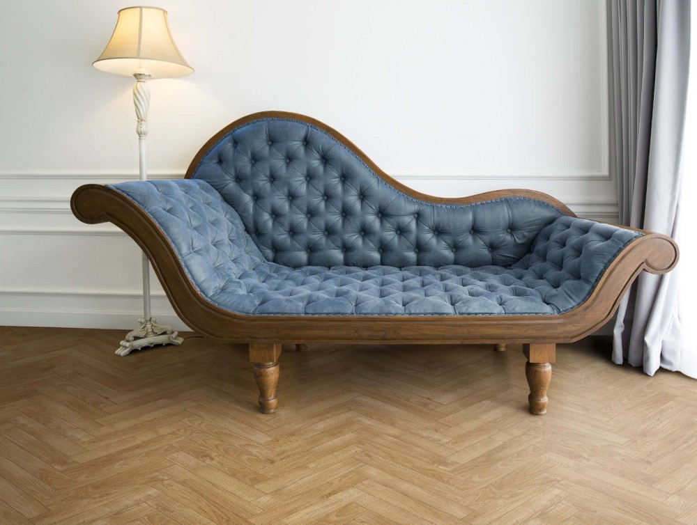 Nowoczesny salon z elegancką podłogą Premium Floor w naturalnym odcieniu dębu
