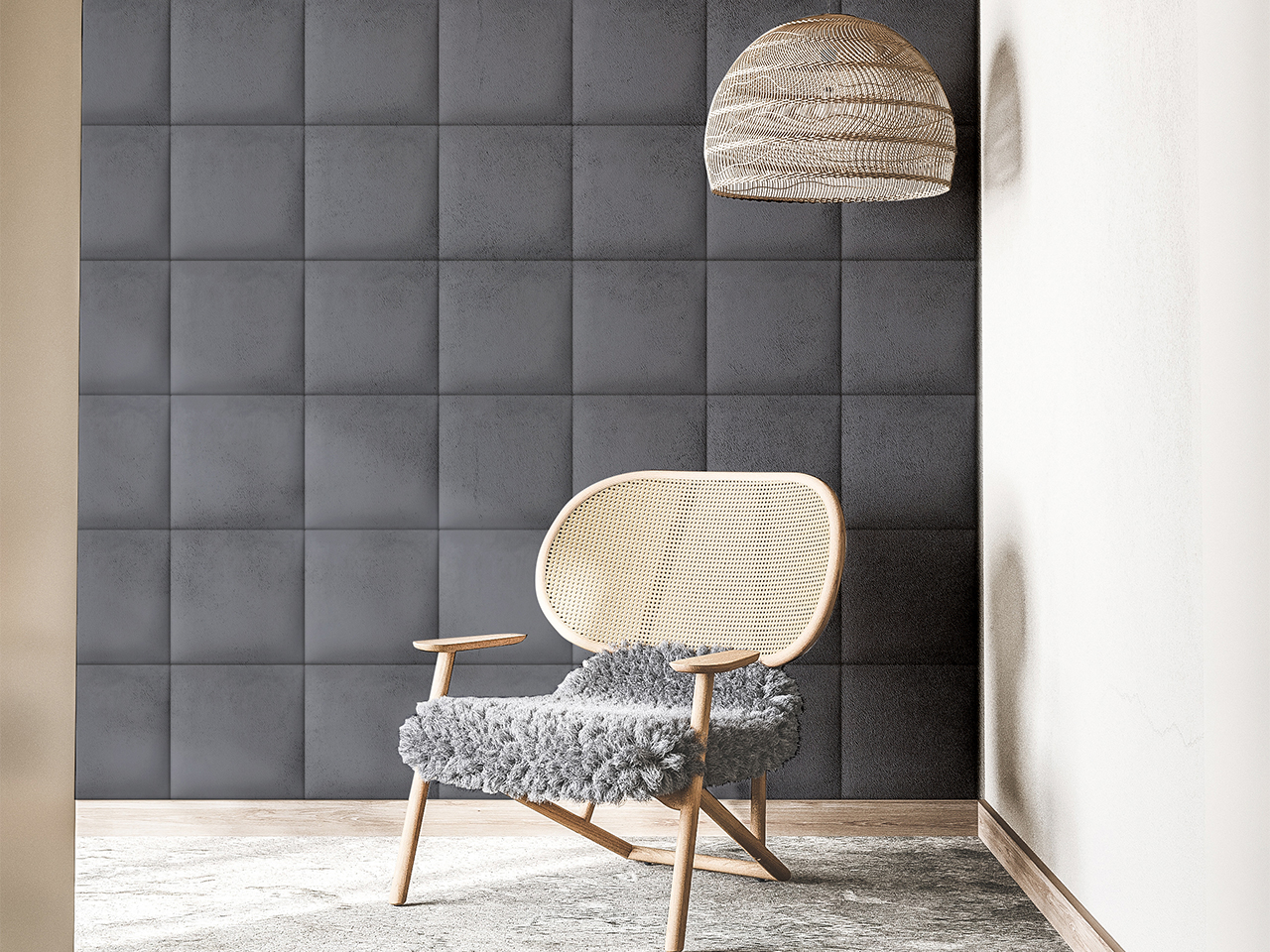 Korytarz wyłożony szarymi panelami tapicerowanymi z krzesłem i lampą wiszącą