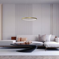 Jasny, minimalistyczny salon z białą kanapą i dywanem, czarnym stolikiem i lampą wiszącą Rotonda Gold
