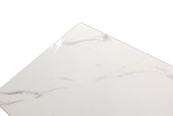 Płytka imitująca marmur biała z szarymi smugami w połysku Statuario Ice 60x120