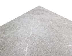 Detale powierzchni szarej płytki imitującej kamień Lucca Grey AS 60x120