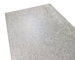 Widok na płytkę imitującą kamień szarą Lucca Grey AS 60x120