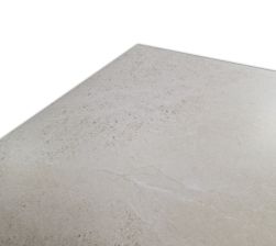 Widok na szczegóły beżowej powierzchni płytki imitującej kamień Palermo Krem