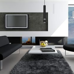 Salon z czarną kanapą i pufą, białym stolikiem, dywanem, telewizorem na ścianie i czarną lampą wiszącą Joker Black/Chrome
