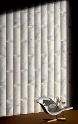 Płytki z kolekcji Italic, imitujące marmur, na ścianie, matowe