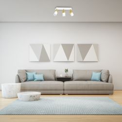 Salon z beżową kanapą, dywanem, obrazami na ścianie i białą lampą sufitową Joker White/Gold