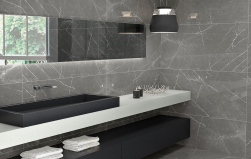 łazienka wyłożona szarymi płytkami Altamura Gray Mat 60x120 z umywalką podwieszaną oraz dużym lustrem