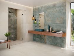 łażienka w nowoczesnym stylu, duża łazienka, duże okno, na ścianie za lustrem i umywalką płytki z kolekcji Oxyde Turquoise
