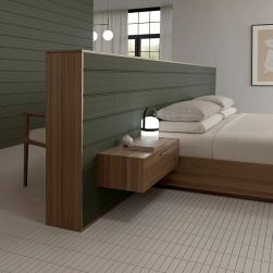 Sypialnia z zielonymi płytkami Faces Coast Pine Matt, łóżkiem i wiszącą szafką nocną