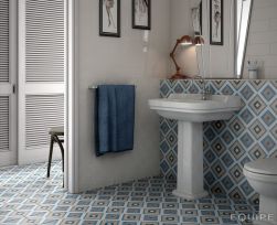 Łazienka z białą umywalką stojącą, niebieskim ręcznikiem wiszącym na ścianie, oryginalnym lustrem, obrazkami na ścianie i płytkami z kolekcji Caprice