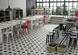 Restauracja z białymi i czarnymi stołami, kolorowymi krzesełkami, szafkami, naczyniami i płytkami patchworkowymi FS Star-N 45x45