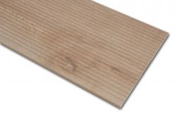 Zbliżenie na detale płytki imitującej drewno brązowej ze żłobieniami At.Boreal Deck Miel 23x120