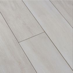Podłoga ułożona z płytek imitujących drewno białych At.Boreal Blanco 23x120