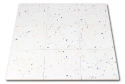 Kompozycja dziewięciu białych kafli z kolorowym lastryko Color Drops Off White 18,5x18,5