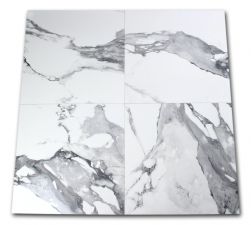 Kompozycja czterech płytek imitujących marmur w połysku białych z ciemnymi, wyraźnymi smugami Crash Marble Bianco 60x60