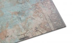 Zbliżenie na wzór dekoracyjny płytki imitującej stary dywan Carpet Bahdad Green 50x100