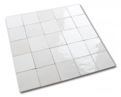 Połączenie wielu cegiełek ściennych kwadratowych w połysku w odcieniach bieli Artisan White 13,2x13,2