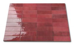 Kompozycja wielu cegiełek ściennych w czerwonych odcieniach Artisan Burgundy 6,5x20