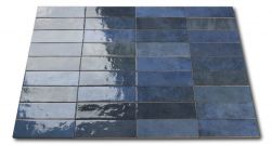 Kompozycja wielu cegiełek ściennych w odcieniach niebieskiego Artisan Colonial Blue 6,5x20
