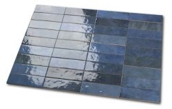 Połączenie wielu cegiełek ściennych w odcieniach niebieskiego Artisan Colonial Blue 6,5x20