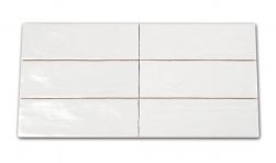 Kompozycja kilku białych cegiełek ściennych w połysku Mallorca White 6,5x20