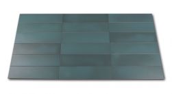 Kompozycja wielu cegiełek ściennych w odcieniach zieleni Stromboli Viridian Green 9,2x36,8
