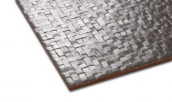 Zbliżenie na detale powierzchni szarego dekoru ściennego Mauro Grey Mosaic 25x60