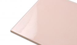 Zbliżenie na dekoracyjny wzór jasnoróżowej płytki Fresco Rosa 25x50