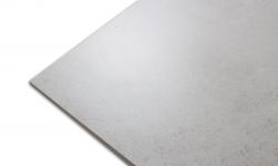Kant szarej płytki imitującej beton Max Soft Grey 60x60