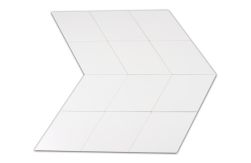 Kompozycja stworzona z płytek w kształcie rombu białych matowych Bloom Losange Blanc Mat 15,2x26,3