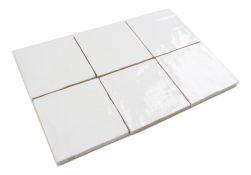 Zestawienie sześciu białych cegiełek ściennych w połysku Aquarelle Blanc 10x10