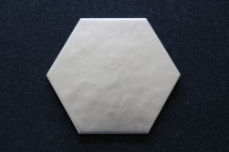 srebny heksagon na ściane matowy 18x20
