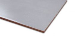 Zbliżenie na szarą płytkę imitującą beton Pigale Grey 20x50