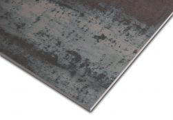 Zbliżenie na detale płytki imitującej metal brązowej Corten-a 60x120 wzór 2