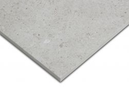 Detale powierzchni szarej płytki imitującej beton Basel Base Caliza 60x120