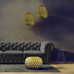 Lampa wisząca FIJI 1xE27 w grafitowym salonie ze złotym stolikiem