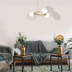 Lampa wisząca VIENNA 3xE14 w szarym salonie z grafitowymi kompletem wypoczynkowym i złotymi dodatkami