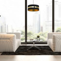 Lampa wisząca PALMIRA BLACK / GOLD 1xE27 60W w salonie z ogromnym oknem i dwoma białymi sofami