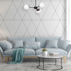 Pokój z jasnoniebieską kanpą, poduszkami w paski, okrągłym stoliczkiem i minimalistycznym żyrandolem Sfera 3xE14 Milagro