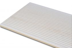 Zbliżenie na strukturę płytki drewnopodobnej białej At.Boreal Deck Blanco 23x120