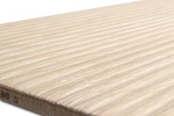Zbliżenie na strukturę beżowej płytki imitującej drewno ze żłobieniami At.Boreal Deck Haya 23x120