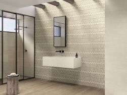 Łazienka ze ścianą wyłożoną dekoracyjnymi płytkami Lattice Toasted z umywalką wiszącą, lustrem i kabiną prysznicową