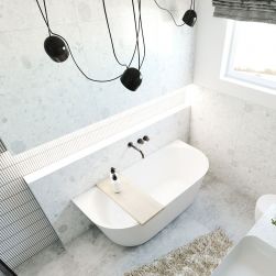 Widok z góry na wannę wolnostojącą Wall w łazience wyłożonej szarymi płytkami lastryko, z oknem i czarną lampą wiszącą