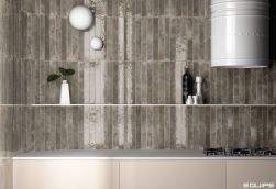 Kuchnia w grafitowym kolorze z płytkami na ścianie  Bali Dark Pearl 5x40