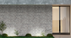 Ściana zewnętrzna domu wyłożona płytkami Piedra Gris 23x46 kamień dekoracyjny