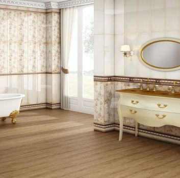 Beżowo-brązowa łazienka z wanną wolnostojącą, dużym oknem oraz dwoma umywalkami wbudowanymi w dekoracyjną szafkę
