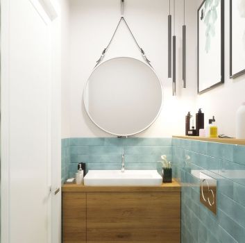 Niebiesko-biała łazienka z toaletą, drewnianą półką z umywalką nablatową oraz okrągłym lustrem