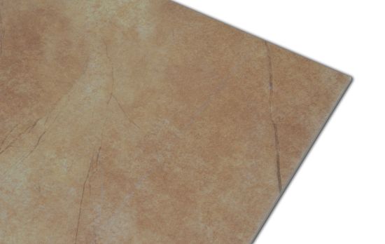 Zbliżenie na powierzchnię brązowej płytki imitującej kamień Tarragona Beige