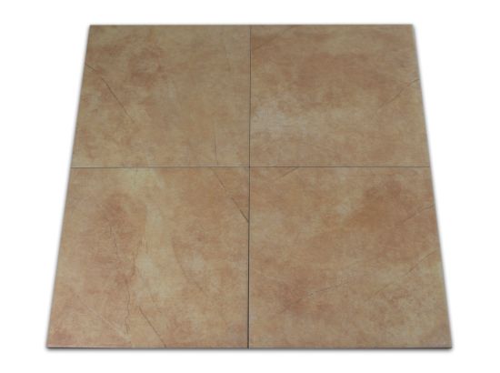 Układ czterech brązowych płytek imitujących kamień Tarragona Beige